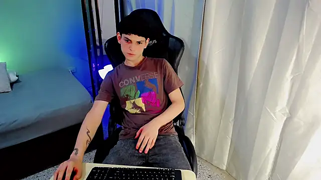 dilan hott  online show from 09.15.25