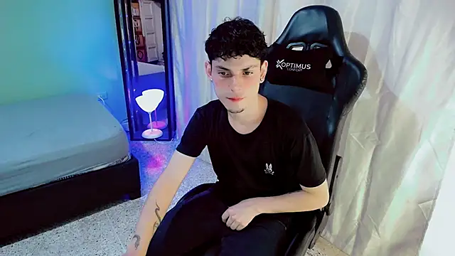 dilan hott  online show from 10.07.25