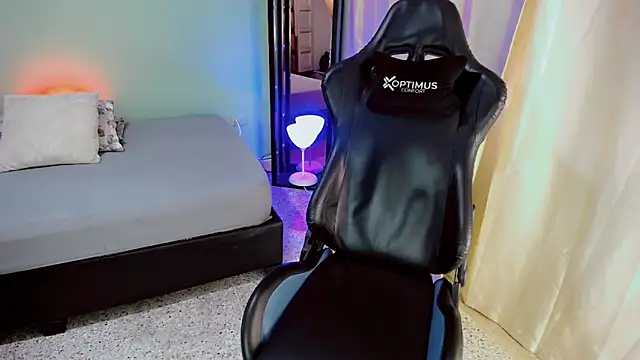 dilan hott  online show from 10.10.25