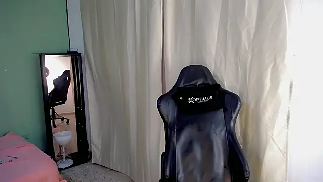 dilan hott  online show from 11.19.25