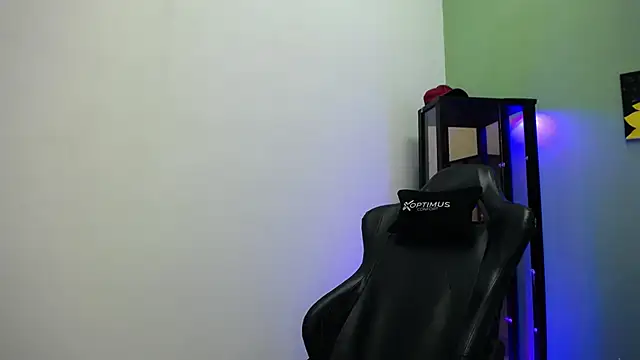 dilan hott  online show from 12.14.25