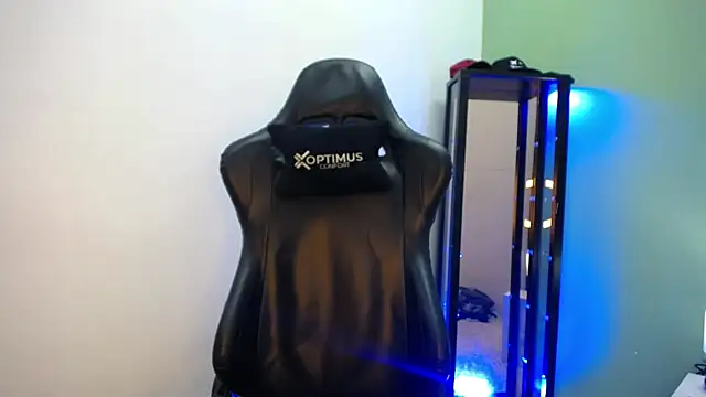 dilan hott  online show from 12.22.25