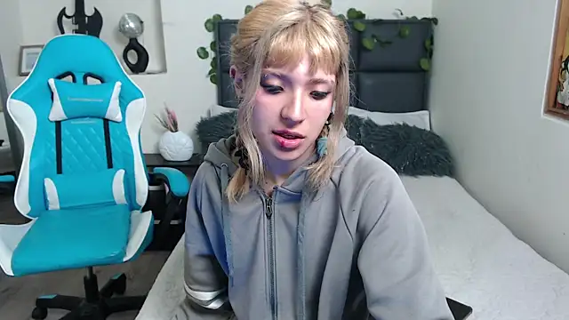 Amnesia  online show from 09.25.25