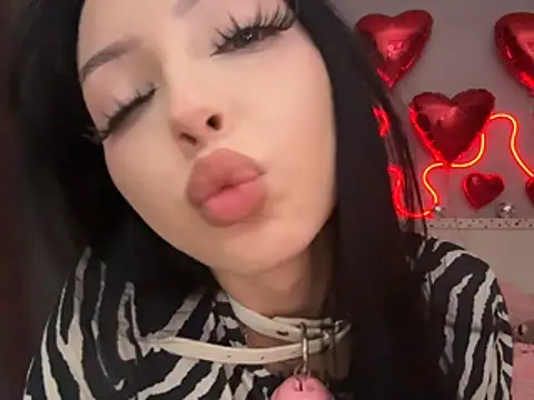 Snapshot of Lina_Thornton_ chatting on 07.28.26 Lina Thornton online show from 07.28.26