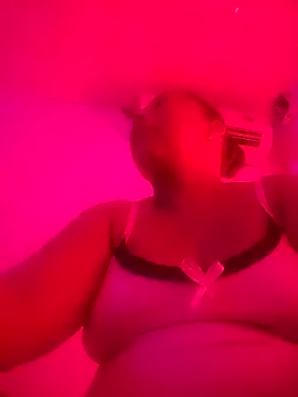 Naomi-Mature online show from 11.18.25