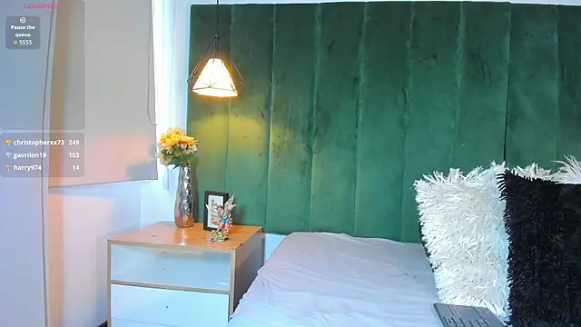 Snapshot of kittyy_milk_001 chatting on 10.15.25 kittyy milk 001 online show from 10.15.25