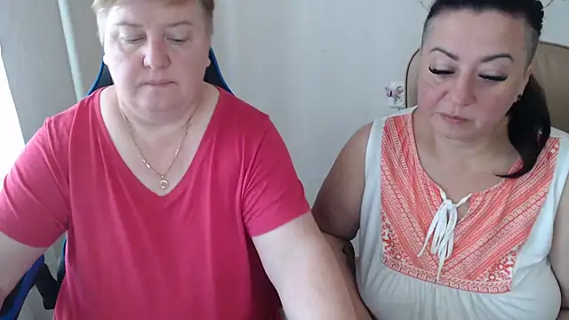 Snapshot of Bertie_Adeline chatting on 09.13.25 Bertie Adeline online show from 09.13.25