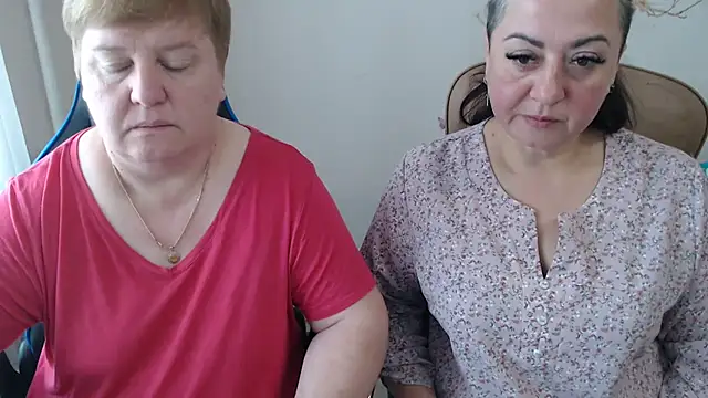 Snapshot of Bertie_Adeline chatting on 09.29.25 Bertie Adeline online show from 09.29.25