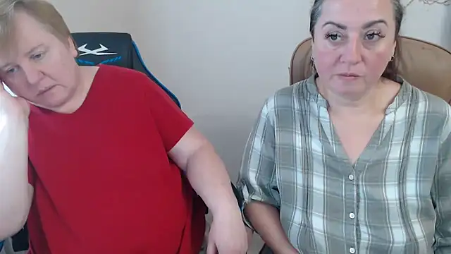 Snapshot of Bertie_Adeline chatting on 10.28.25 Bertie Adeline online show from 10.28.25