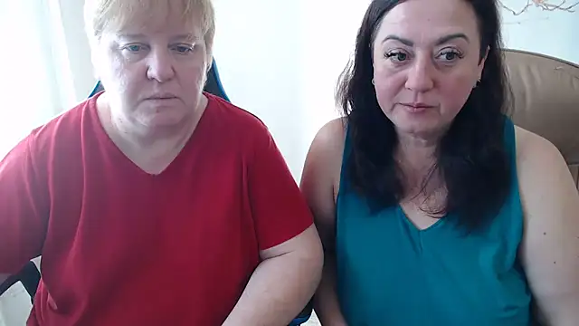 Snapshot of Bertie_Adeline chatting on 10.31.25 Bertie Adeline online show from 10.31.25