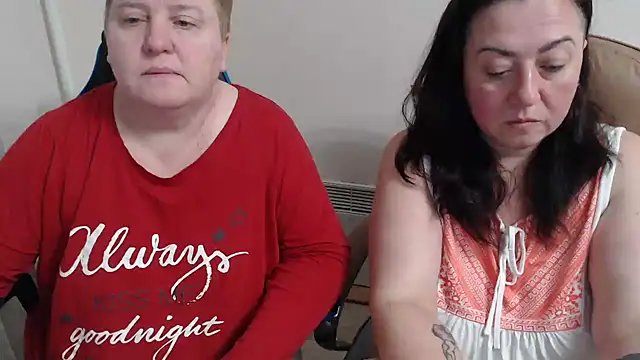 Snapshot of Bertie_Adeline chatting on 11.24.25 Bertie Adeline online show from 11.24.25