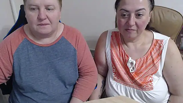 Snapshot of Bertie_Adeline chatting on 11.28.25 Bertie Adeline online show from 11.28.25