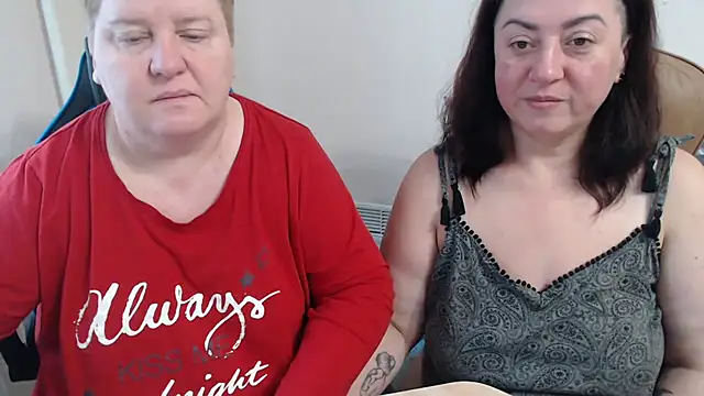 Snapshot of Bertie_Adeline chatting on 11.30.25 Bertie Adeline online show from 11.30.25