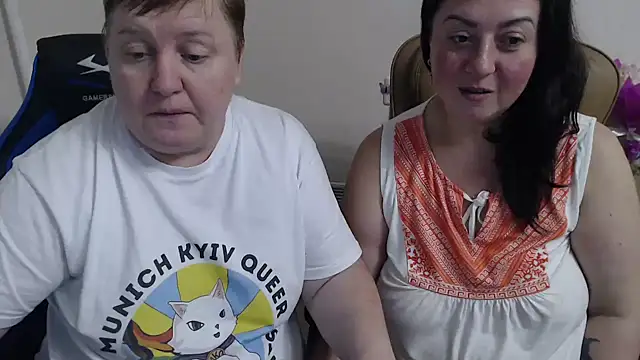 Snapshot of Bertie_Adeline chatting on 12.13.25 Bertie Adeline online show from 12.13.25