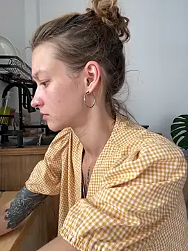 Snapshot of __grace__ chatting on 04.30.26 grace online show from 04.30.26