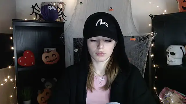 JuiceLips   online show from 11.02.25