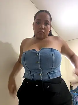 Snapshot of Heerlin- chatting on 09.11.25 Heerlin- online show from 09.11.25