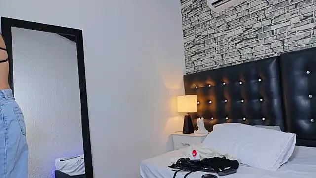 Martina thompson69 online show from 09.11.25