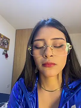 Snapshot of CatadeLuca chatting on 10.31.25 CatadeLuca online show from 10.31.25