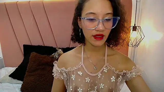 Snapshot of miss_m1a chatting on 09.28.25 miss m1a online show from 09.28.25