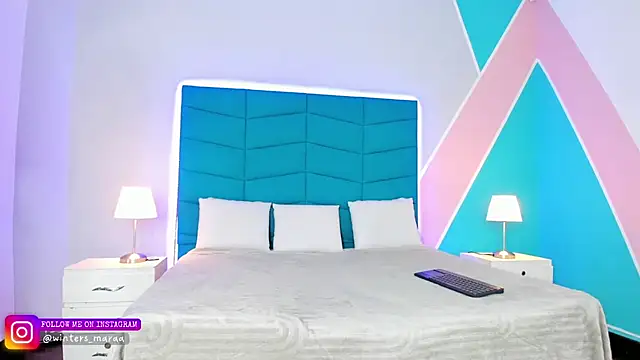 Snapshot of mara_winters_ chatting on 09.30.25 mara winters online show from 09.30.25