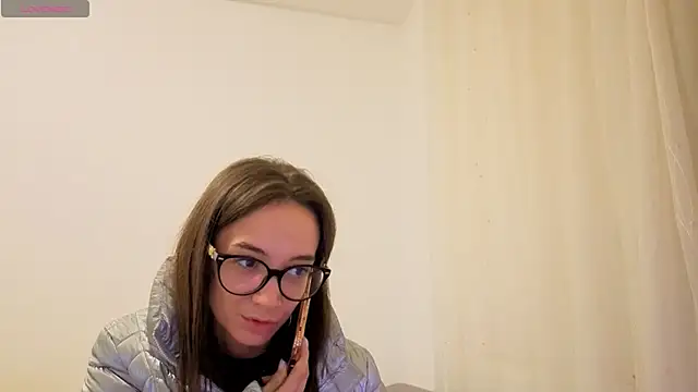 Snapshot of SkinnyMode chatting on 10.23.25 SkinnyMode online show from 10.23.25