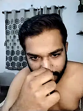 Snapshot of avi007p chatting on 10.02.25 avi007p online show from 10.02.25