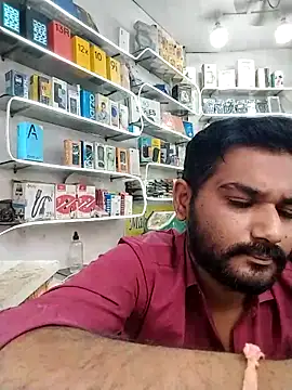 Snapshot of avi007p chatting on 10.04.25 avi007p online show from 10.04.25