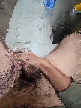 Snapshot of WelloffUpthrow chatting on 12.15.25 WelloffUpthrow online show from 12.15.25