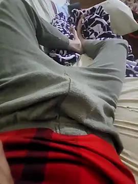 Snapshot of WelloffUpthrow chatting on 12.17.25 WelloffUpthrow online show from 12.17.25