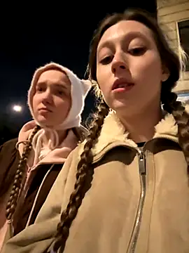 Snapshot of FroggyAnna chatting on 10.04.25 FroggyAnna online show from 10.04.25