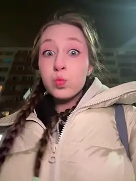 Snapshot of FroggyAnna chatting on 12.03.25 FroggyAnna online show from 12.03.25