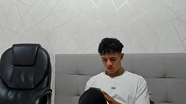 Snapshot of Alex_Colton7 chatting on 10.19.25 Alex Colton7 online show from 10.19.25