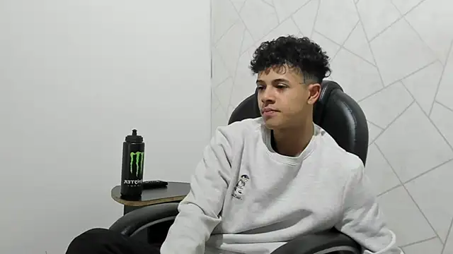 Snapshot of Alex_Colton7 chatting on 11.29.25 Alex Colton7 online show from 11.29.25