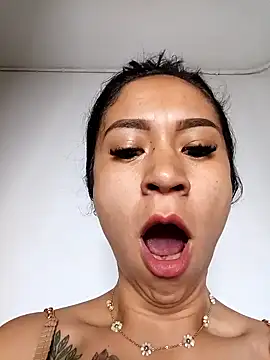 Liahdiaz  online show from 10.16.25