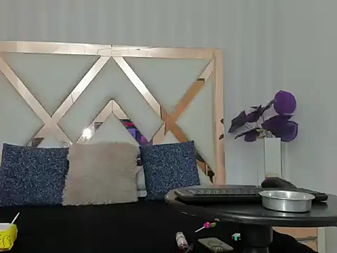 Snapshot of LicyEvans1 chatting on 10.10.25 LicyEvans1 online show from 10.10.25