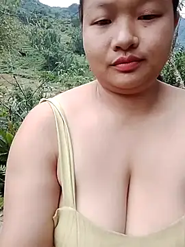 Snapshot of girl-babi chatting on 09.24.25 girl-babi online show from 09.24.25