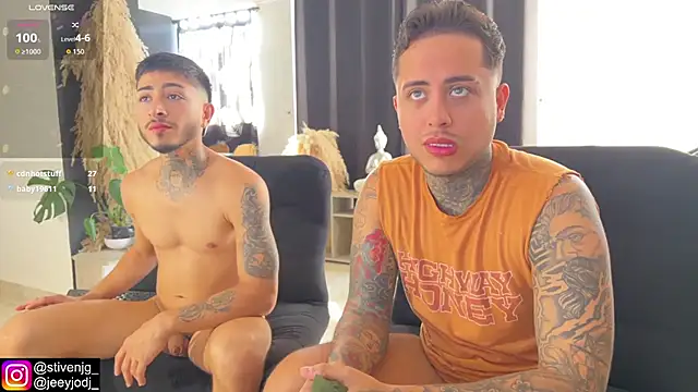 Snapshot of tattoguys_cums chatting on 10.22.25 tattoguys cums online show from 10.22.25