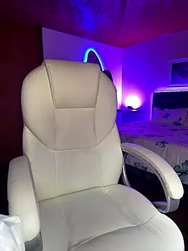 Isabella18 pink online show from 01.10.26