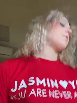 Snapshot of CaitlinSugar chatting on 11.12.25 CaitlinSugar online show from 11.12.25