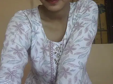 Snapshot of Nura7 chatting on 05.04.26 Nura7 online show from 05.04.26