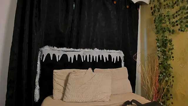 Tiffany Nm online show from 12.17.25