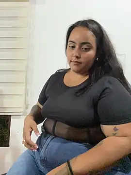 Snapshot of TinaCurv chatting on 11.21.25 TinaCurv online show from 11.21.25