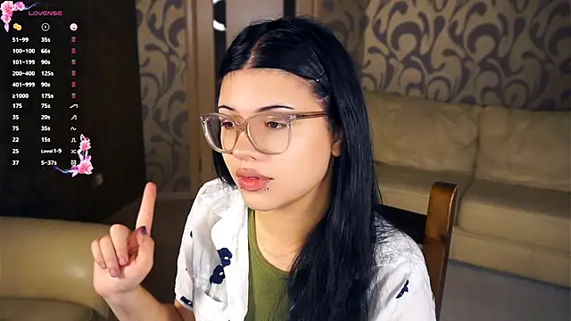 Snapshot of VerniceEngelking chatting on 09.19.25 VerniceEngelking online show from 09.19.25