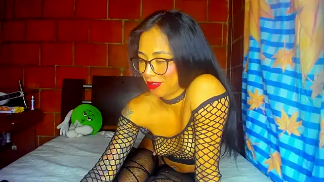 Snapshot of Emma__cumlovee chatting on 07.01.26 Emma cumlovee online show from 07.01.26