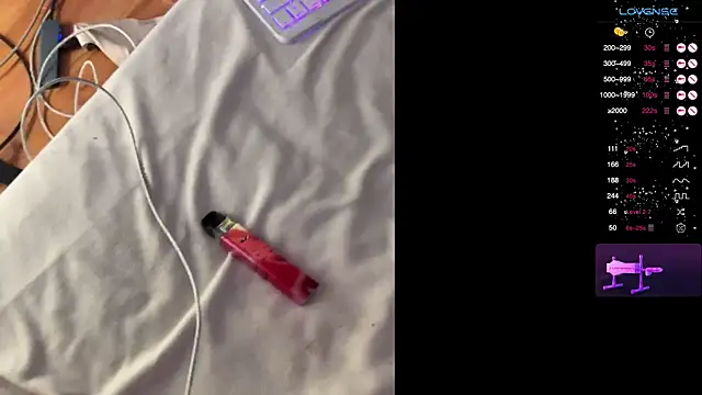 Snapshot of jennifersboooty chatting on 10.21.25 jennifersboooty online show from 10.21.25