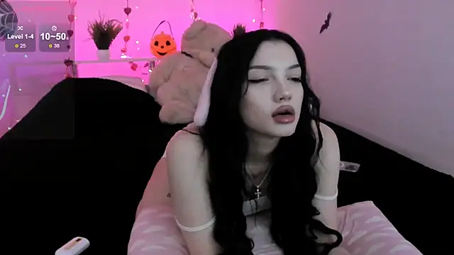 Snapshot of AkiraAsai chatting on 10.19.25 AkiraAsai online show from 10.19.25