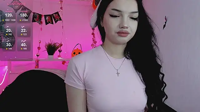 Snapshot of AkiraAsai chatting on 10.25.25 AkiraAsai online show from 10.25.25