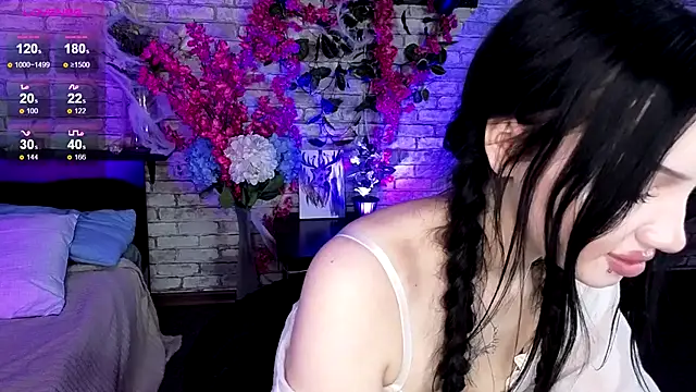 Snapshot of AkiraAsai chatting on 11.04.25 AkiraAsai online show from 11.04.25