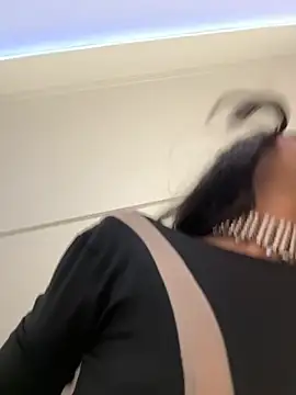 Snapshot of Bella_Vixen_ chatting on 10.22.25 Bella Vixen online show from 10.22.25